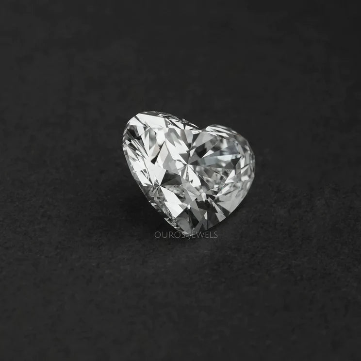 Herzförmiger Diamant im Brillantschliff