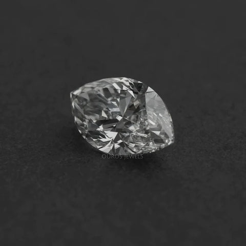 Marquise shaped diamond with brilliant cutting and proper faceting alignment that reflects a beautiful reflection.