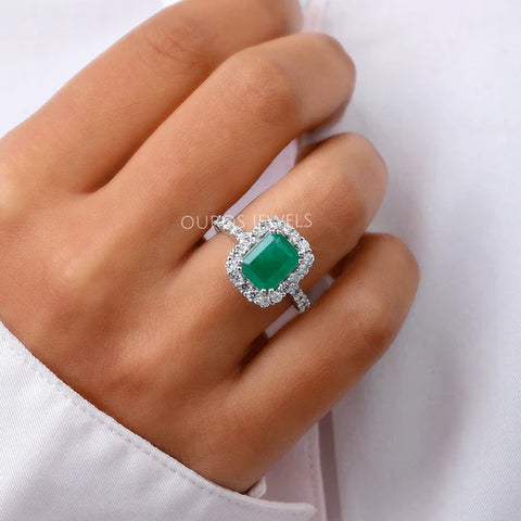 [3 carat of stunning green gemstone, set in white gold, this ring is the epitome of grace. This emerald engagement ring comes with VS clarity lab grown diamonds]-[ouros jewels]