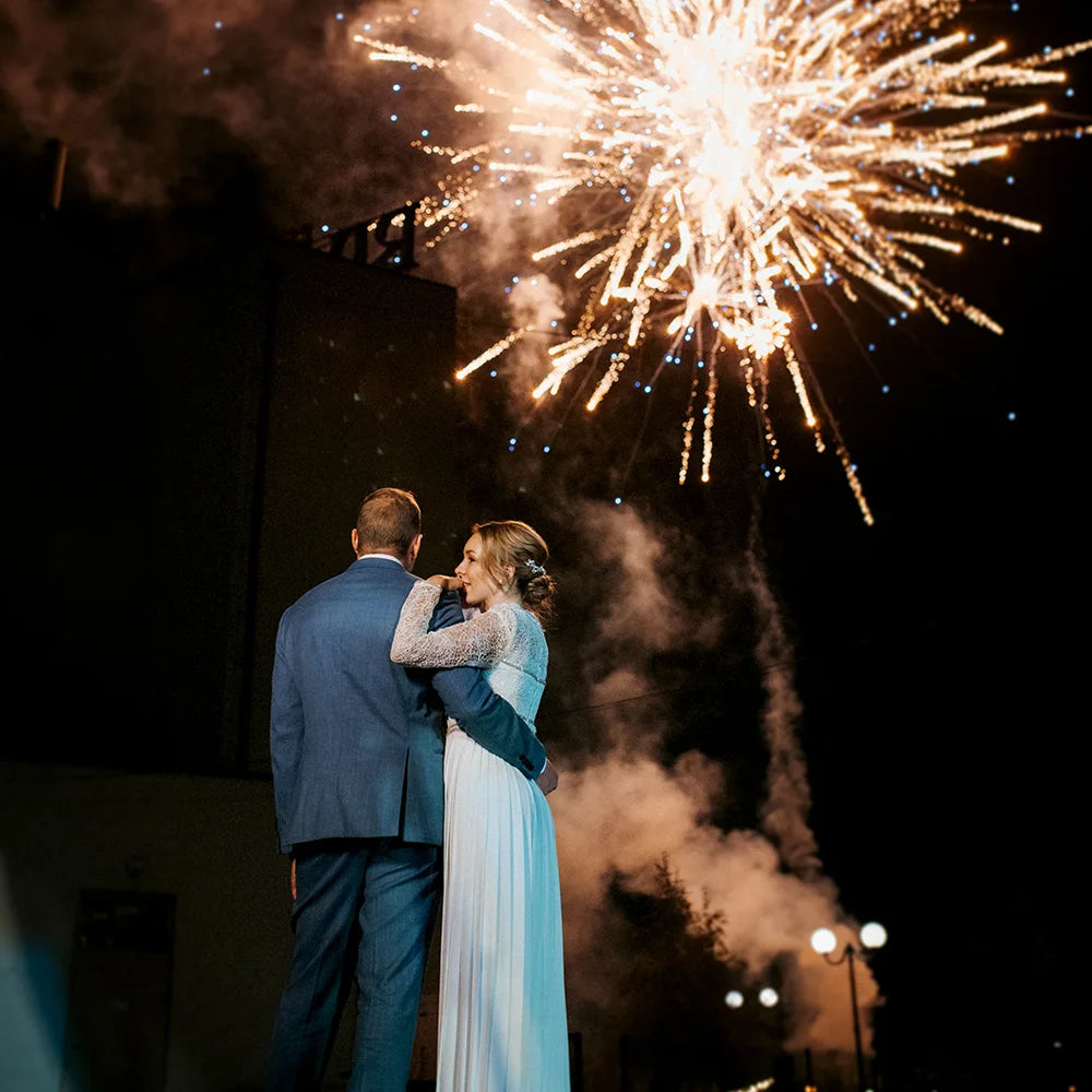 Man proposed to woman for a wedding on New Year's Eve with firecrackers