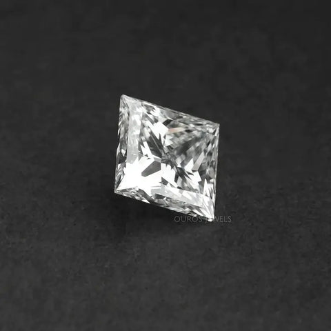 [Prinzessin-Diamantschliff ausgewählt für eine Halskette, die immer schön und edel aussieht.]-[Ouros Jewels]