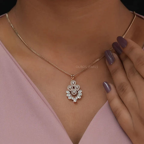 Chic and timeless rose gold diamond pendant chain—an exquisite blend of elegance and sophistication for a touch of luxury in every look.