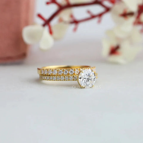Elegant yellow gold bridal ring featuring a brilliant round-cut diamond for women in a meticulously crafted round prong setting. A timeless symbol of love and commitment, this ring exudes and gorgeous classic beauty.