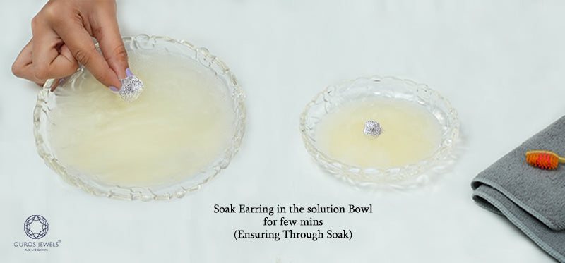 [Soak earring in the solution bowl for few minis for cleaning]-[ouros jewels]