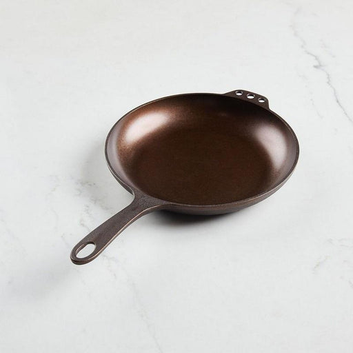 https://cdn.shopify.com/s/files/1/0527/7758/2760/products/Smithey_Ironware_Co_No_10_Cast_Iron_Chef_Skillet_512x512.jpg?v=1625162471