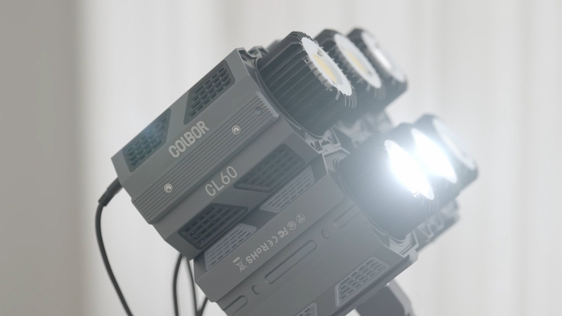 COLBOR CL60 LED continuous light for photography can be combined together to produce higher power lighting.