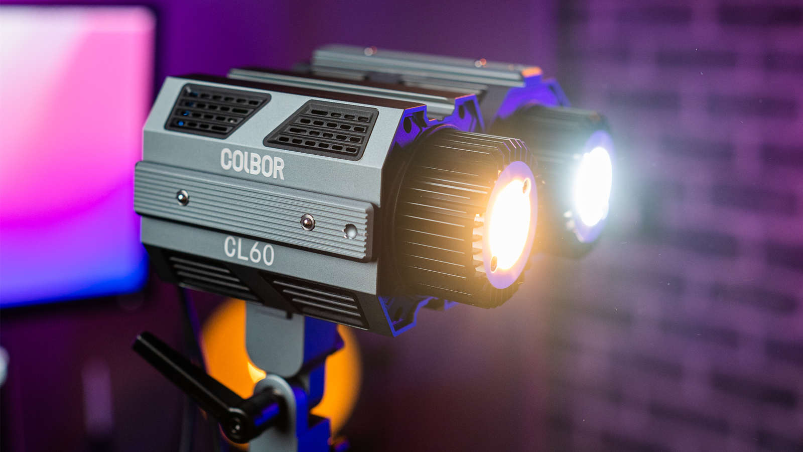 COLBOR CL60 best studio light for video can offer warm and cool color temperatures.