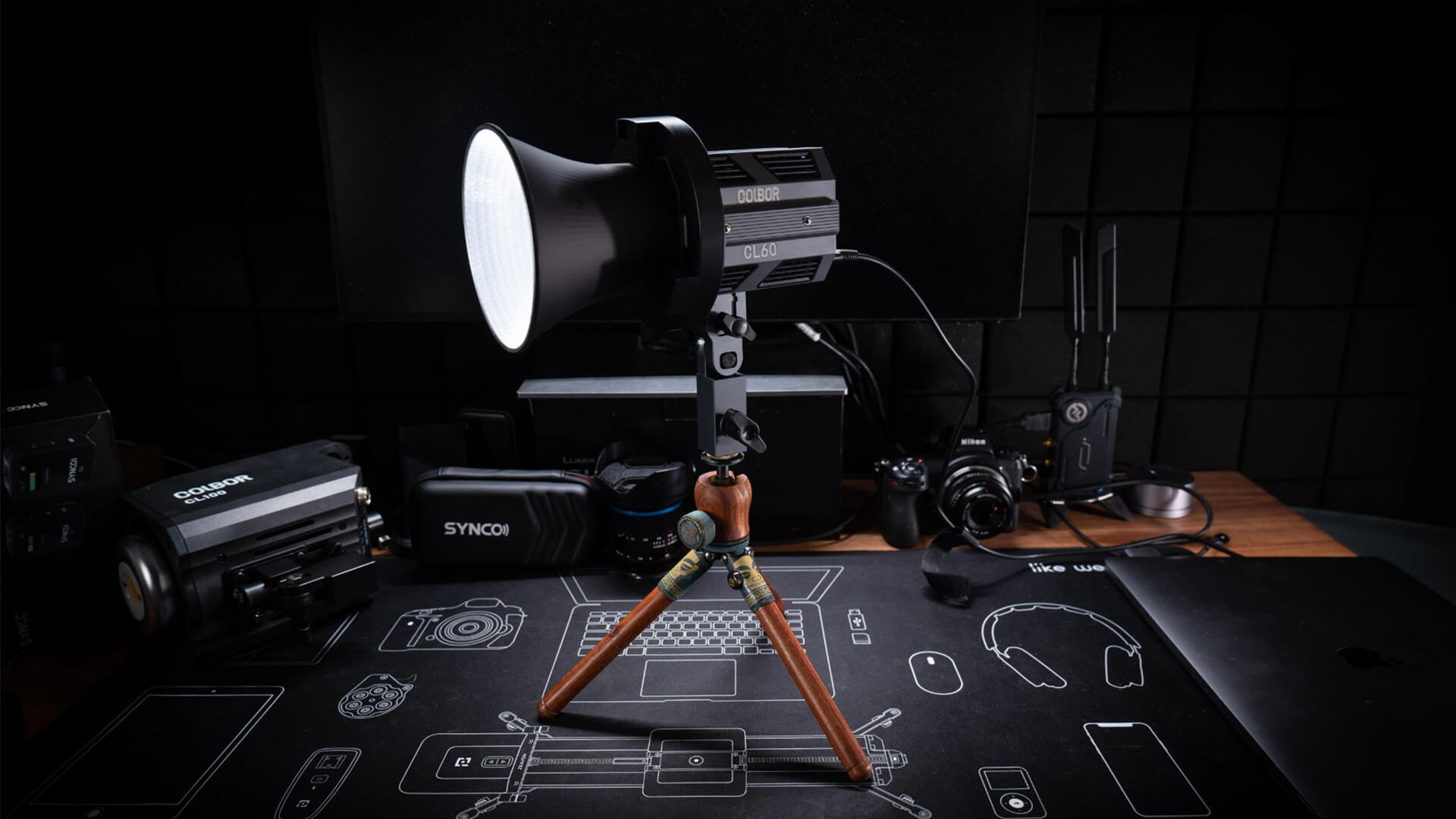 Mount COLBOR CL60 best studio light for video on a tripod