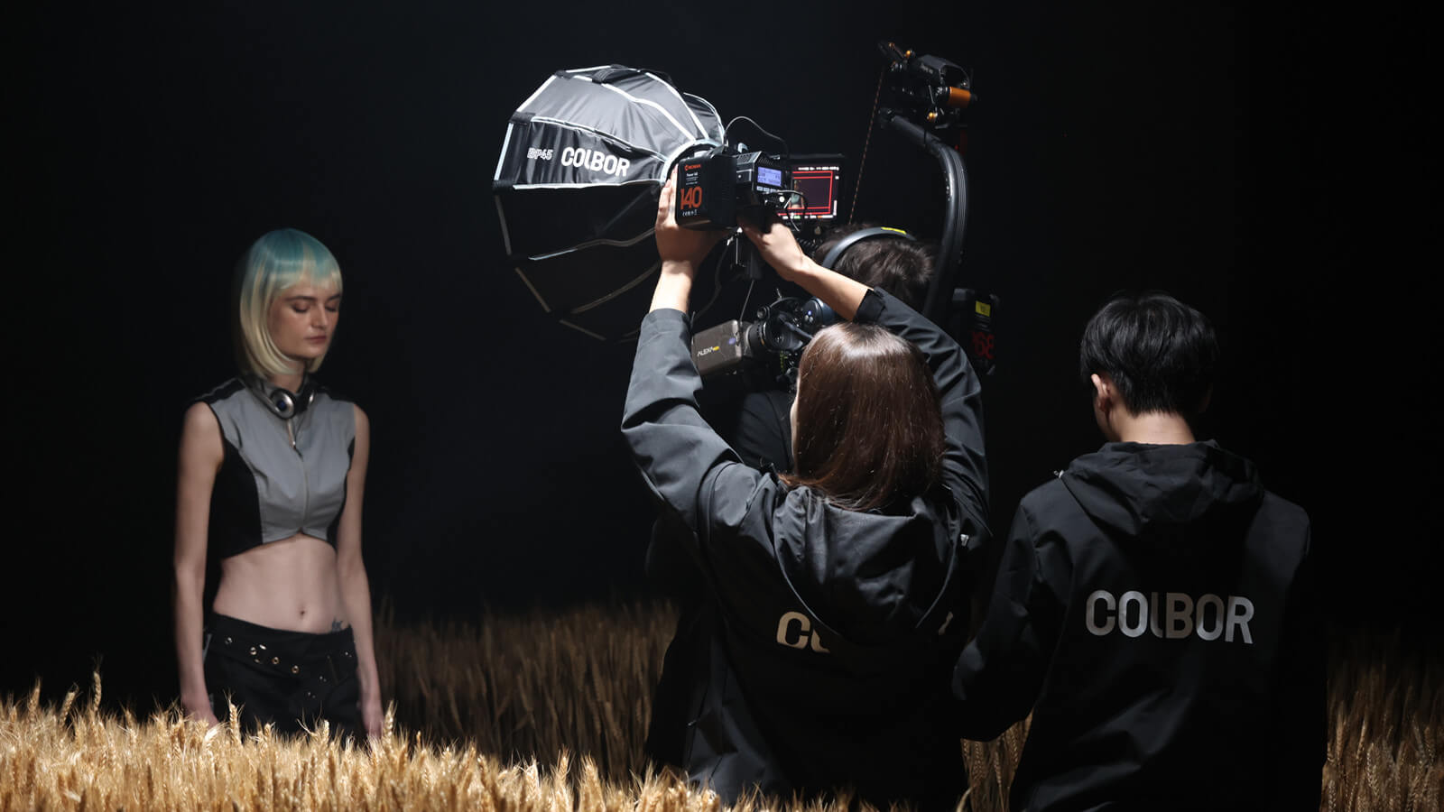 The COLBOR CL330 LED studio light is used for filmmaking.