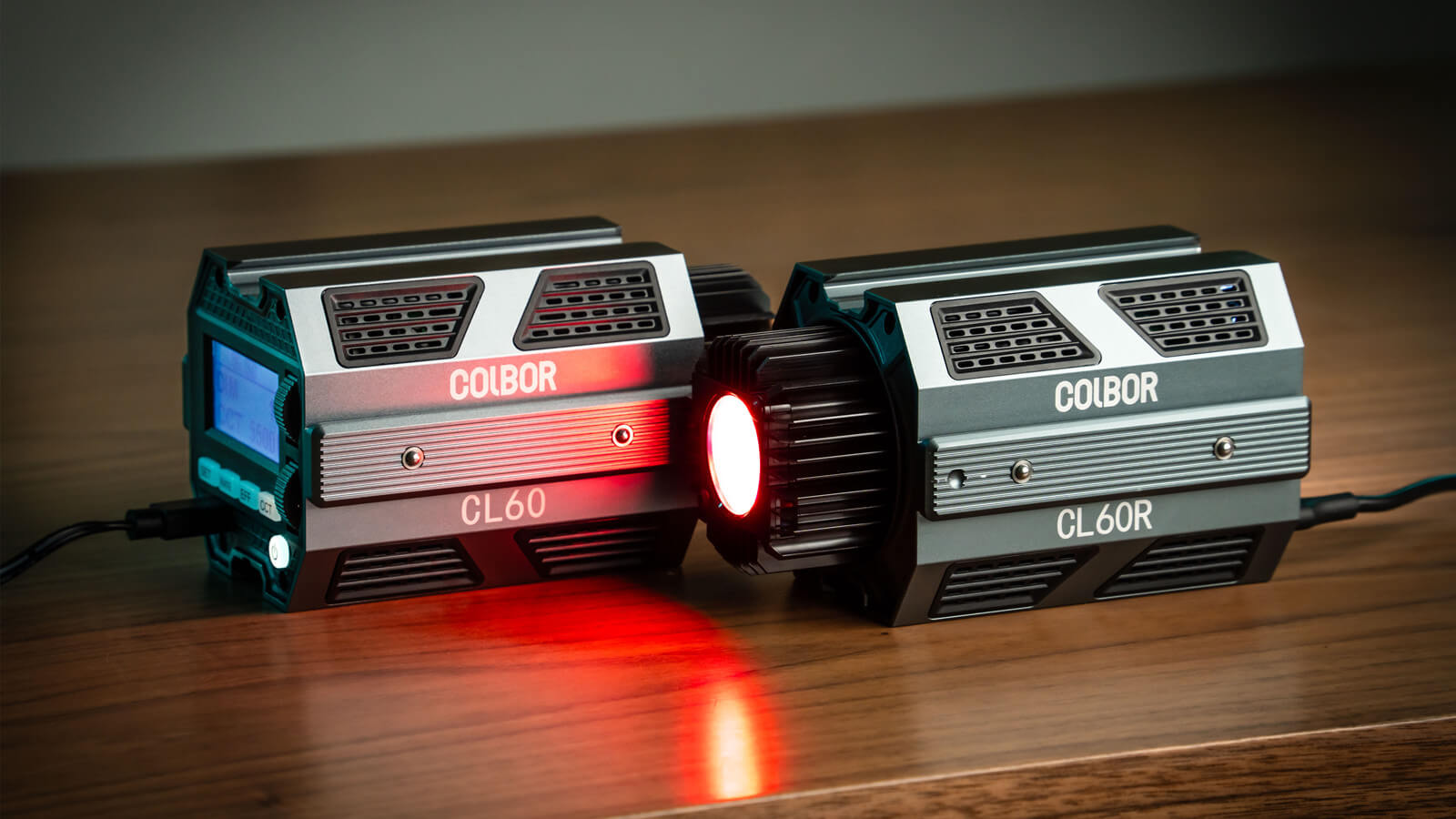 COLBOR CL60R RGB LED light for YouTube can create red color lighting.