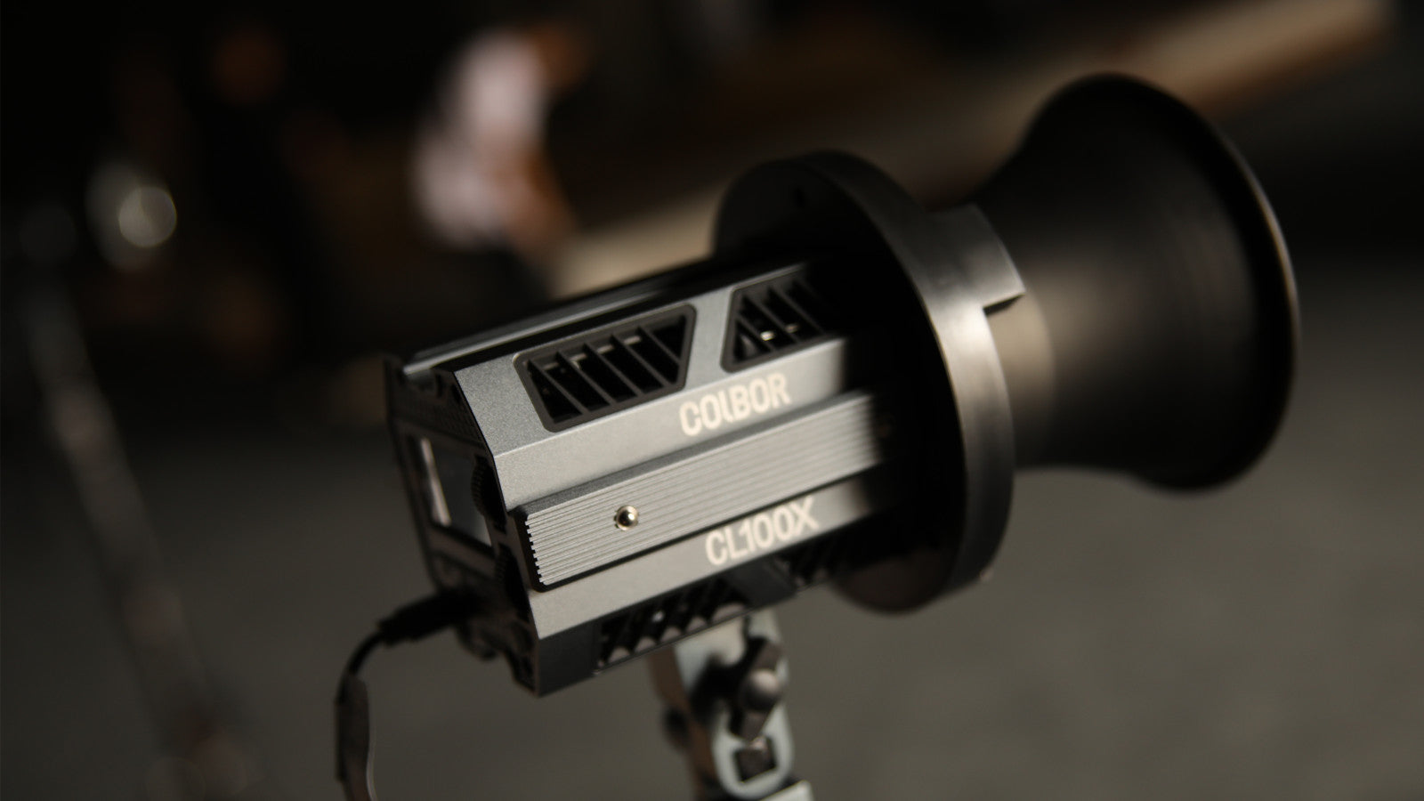 COLBOR CL100X light for Twitch streaming has a Bowens-mount adapter for mounting standard modifiers like reflectors.