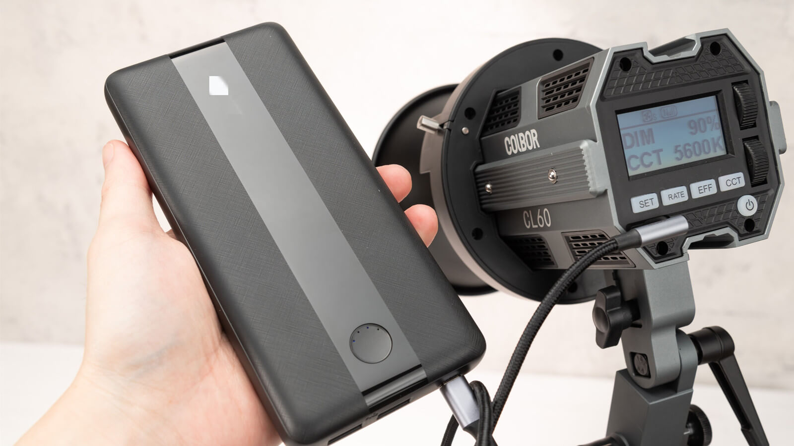 COLBOR CL60 studio light for video recording can be powered by a power bank.