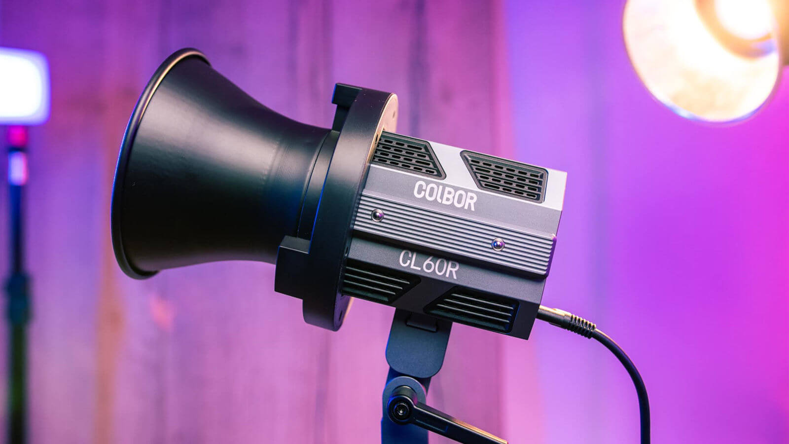 COLBOR CL60R can create purple lighting for filming YouTube videos.