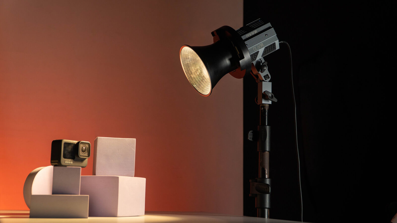 COLBOR CL60R offers continuous lighting for product videos.