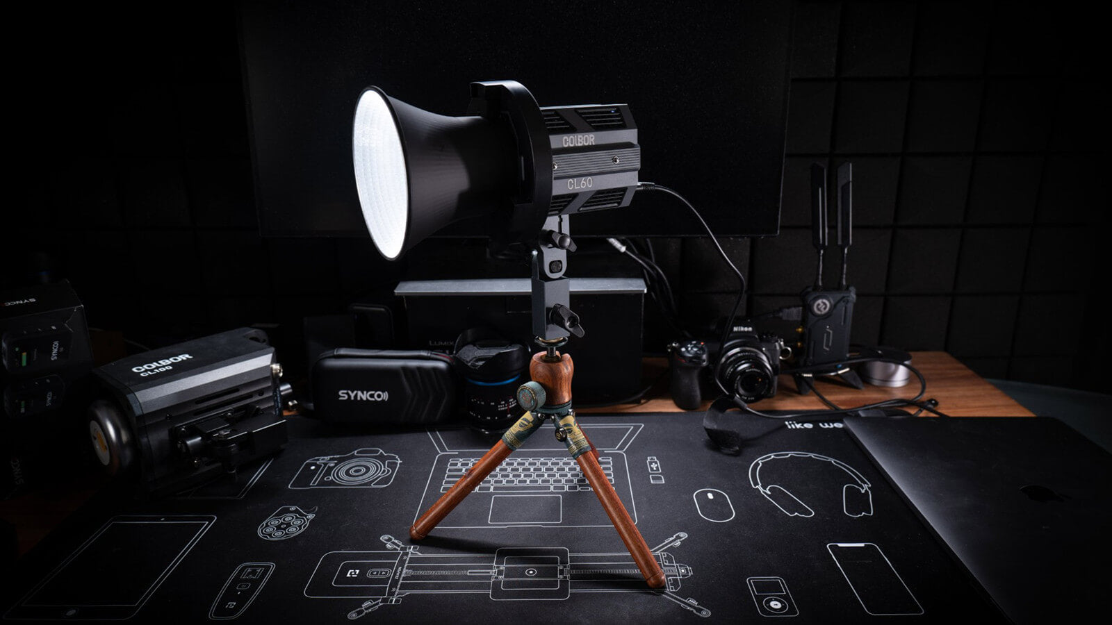 COLBOR CL60 studio light for YouTube has a light base for mounting on the tripod for being placed on the table.