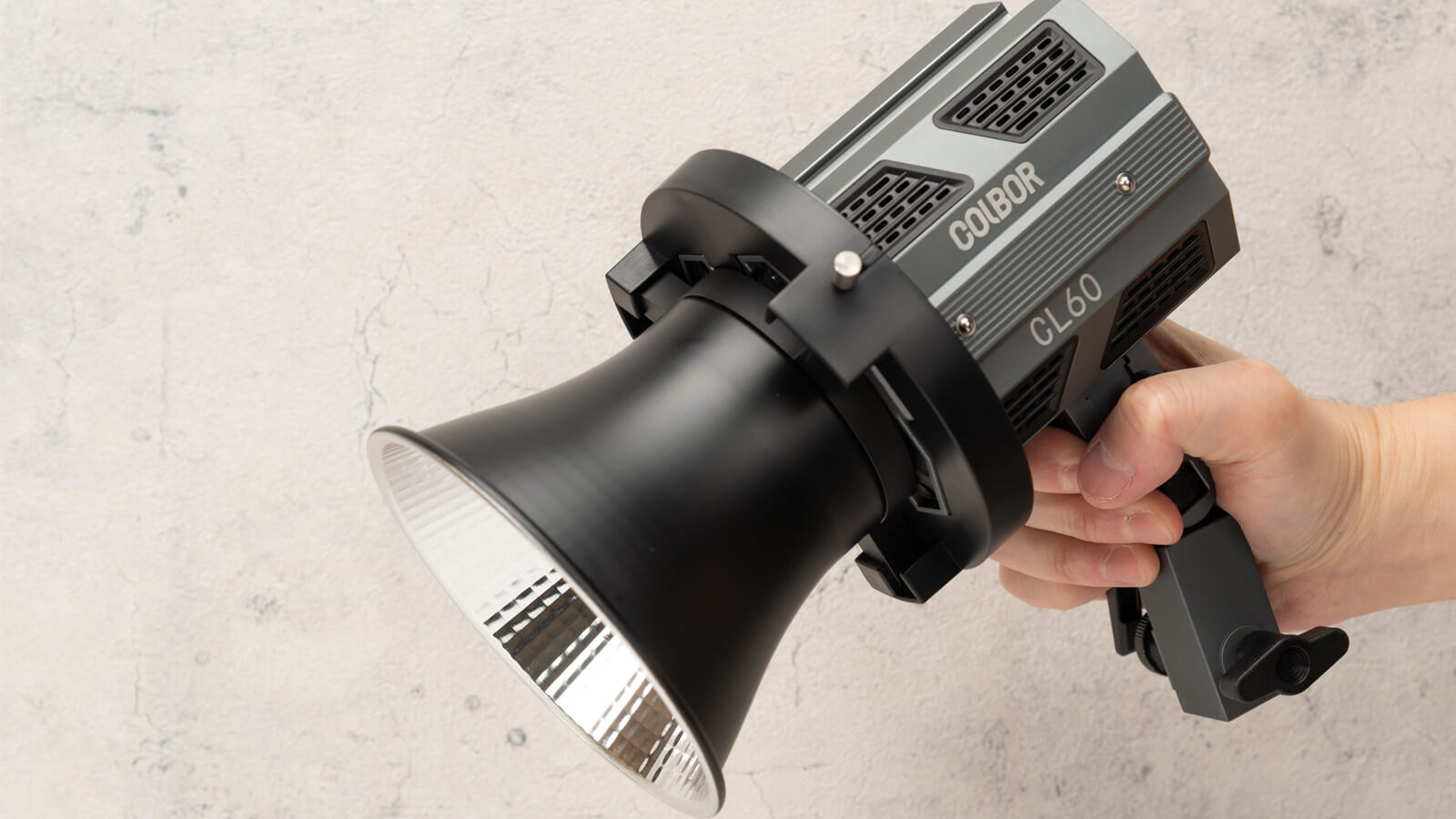 COLBOR CL60 is a portable light for YouTube studio that can be handheld.