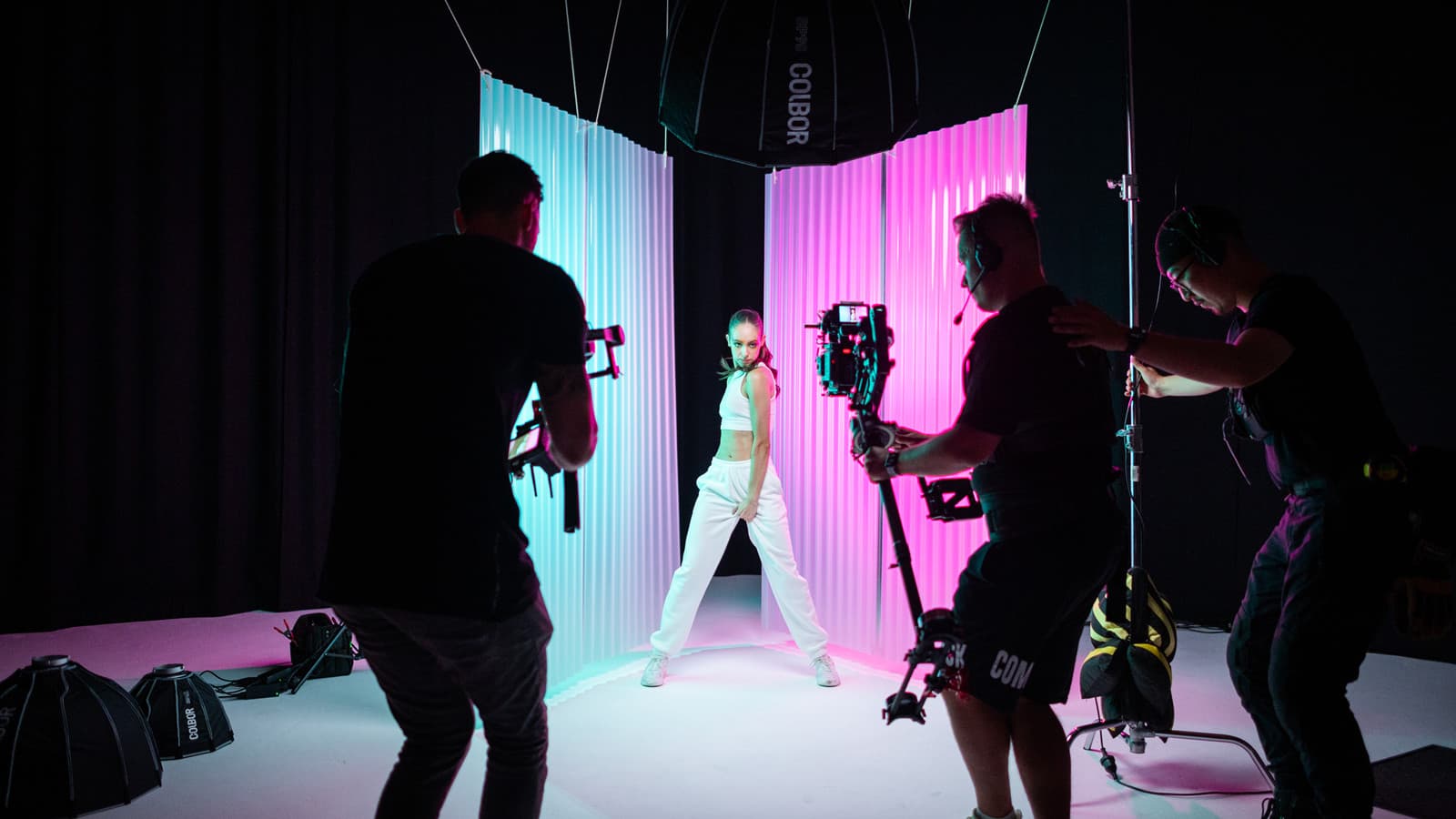 COLBOR CL60R is used to set up lighting for YouTube dance videos.