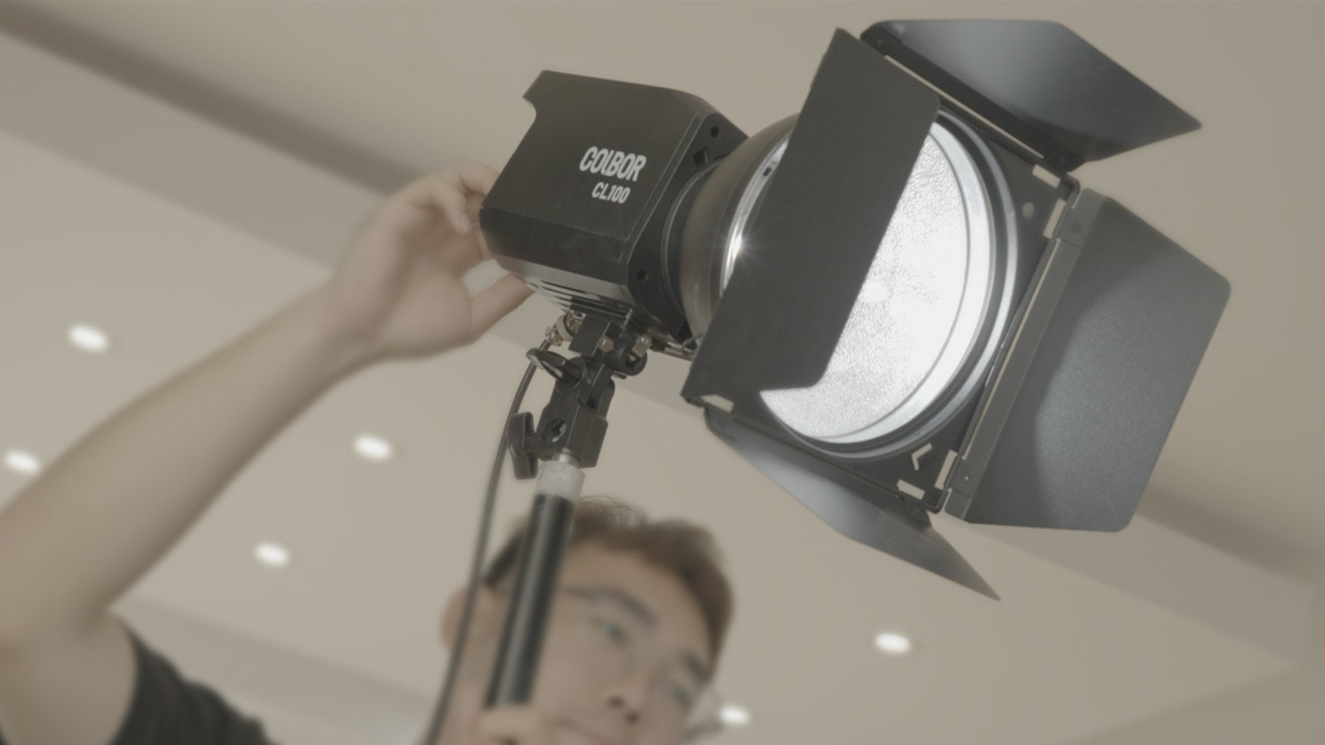 COLBOR CL100 offers LED lighting for video interview.