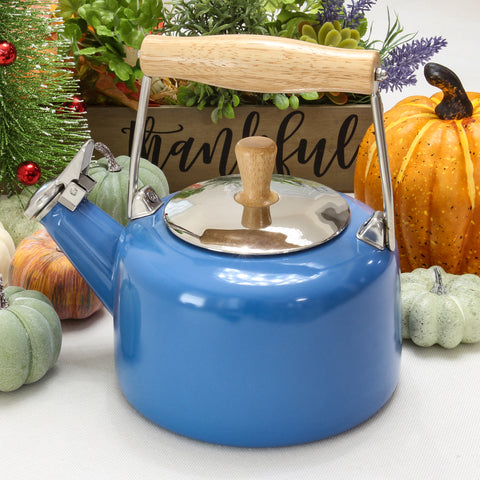 blue cove color sven kettle in holiday setting