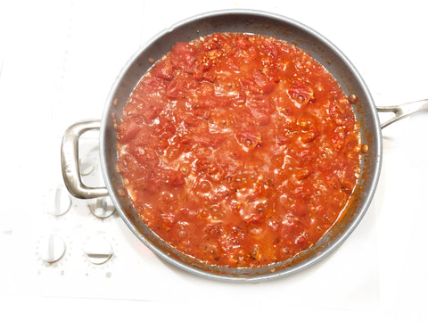 simmering marinara in 12.5 inch coated induction 21 steel fry pan
