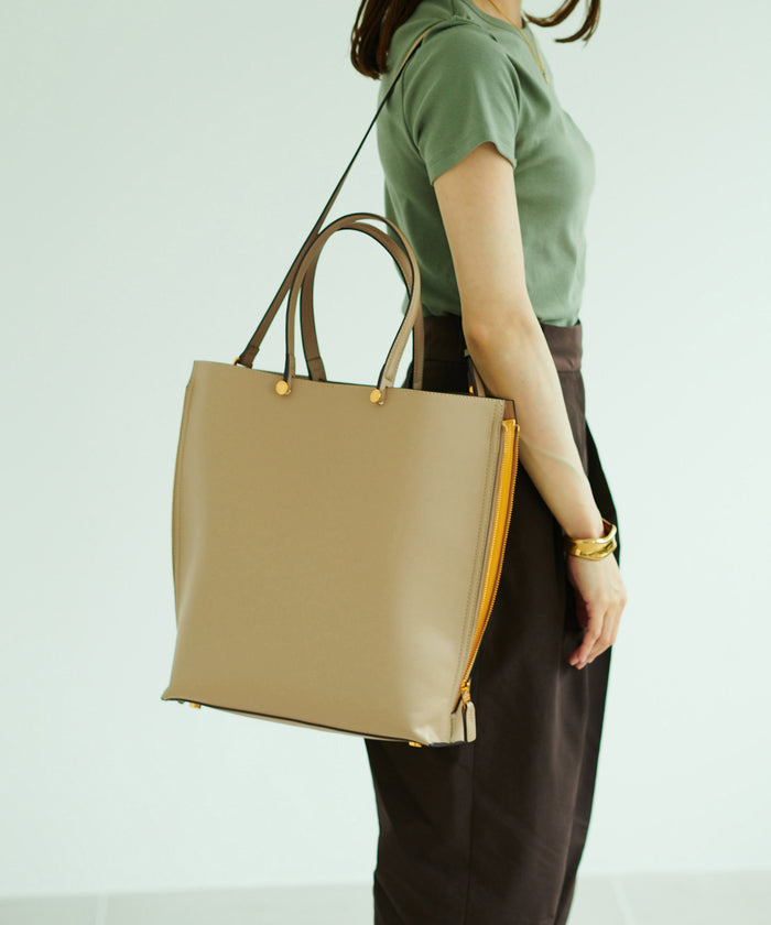 編集部がおすすめする40代女性に人気のバッグブランドは、ロペ エポールのY BAG Large