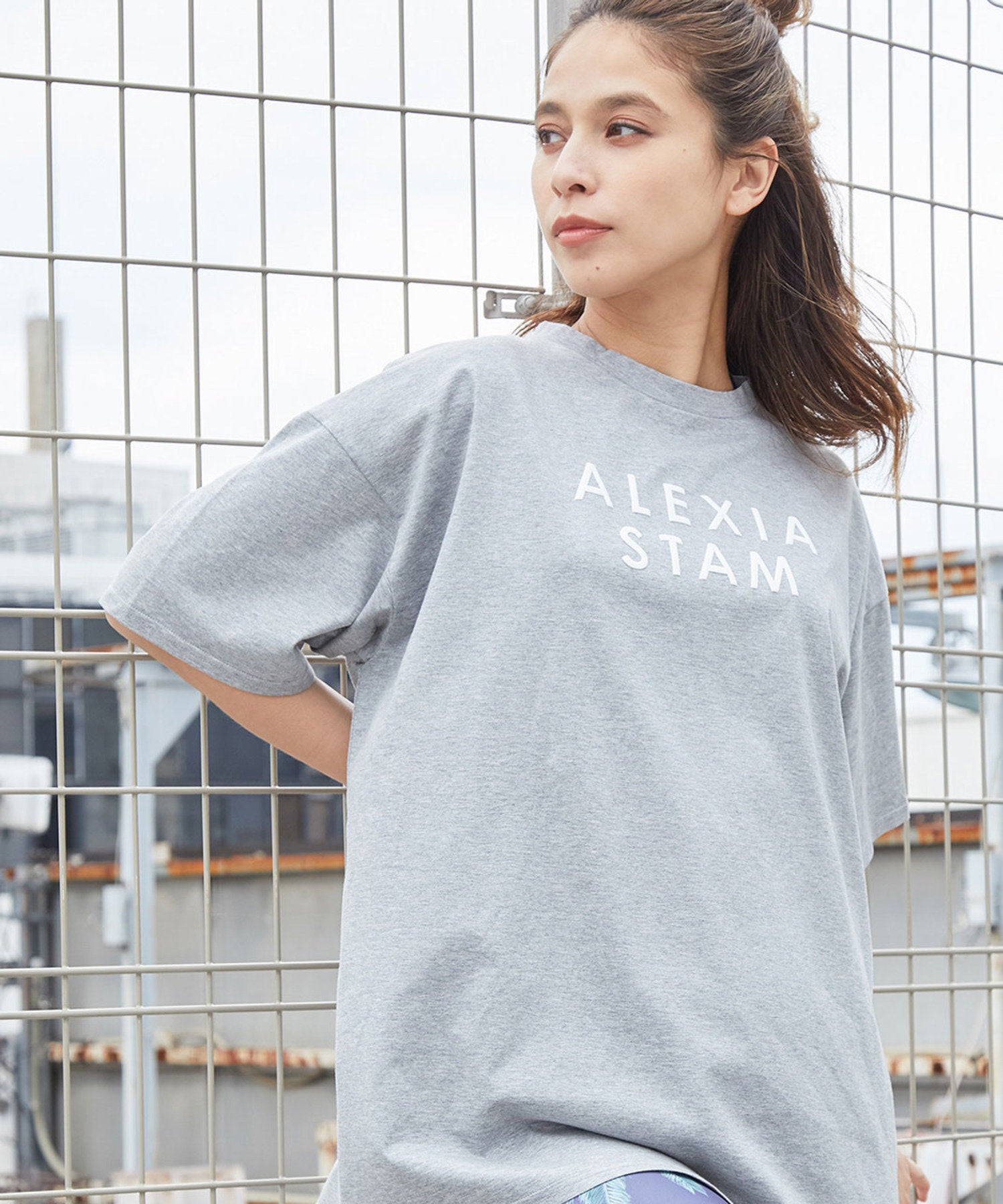 即完売　alexiastam Tシャツ　Charcoal