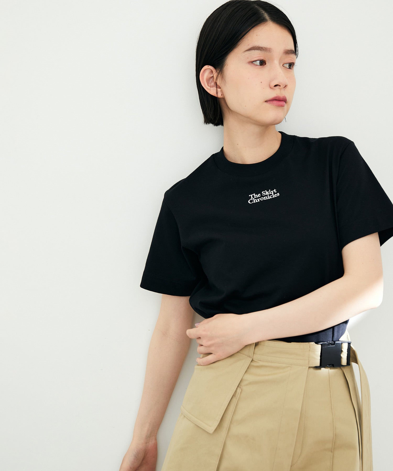 The Skirt Chronicles for BIOTOP】Embroidery Tee ｜ ADAM ET ROPE