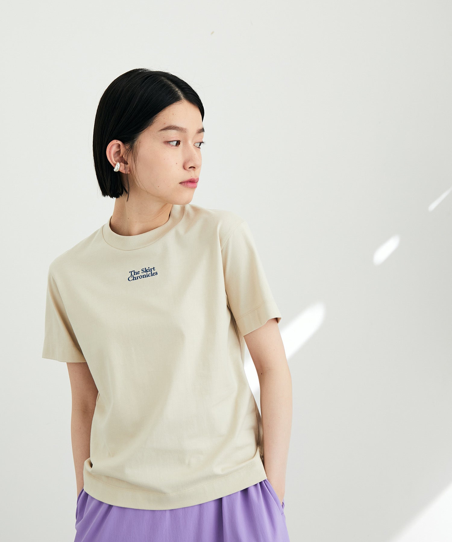 The Skirt Chronicles for BIOTOP】Embroidery Tee ｜ ADAM ET ROPE