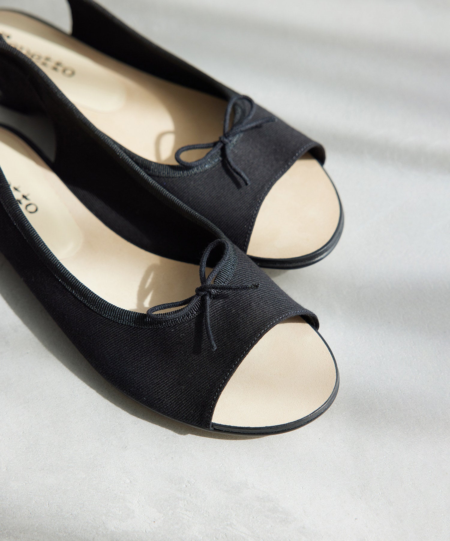 【Repetto et MADEMOISELLE】VOG オープントゥバレリーナ