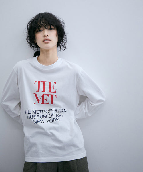 ADAM ET ROPÉ FEMME / THE MET x ADAM LOGO Tee (トップス / Tシャツ