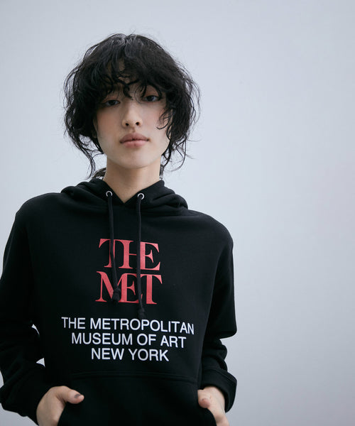 ADAM ET ROPÉ FEMME / THE MET x ADAM LOGO SWEAT (トップス