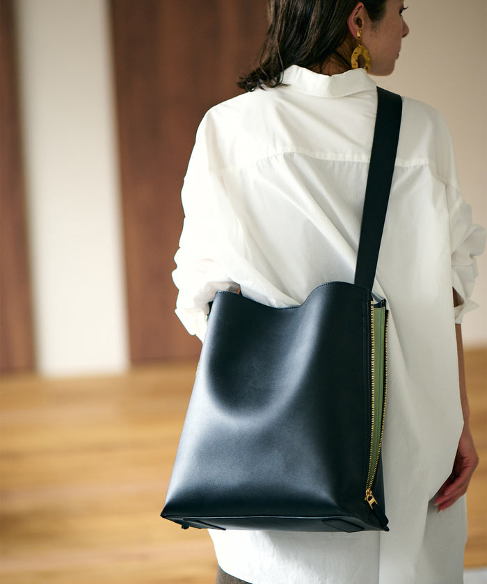 ÉPORで40代におすすめの斜めがけできるショルダーバッグは、Y BAG Shoulder L