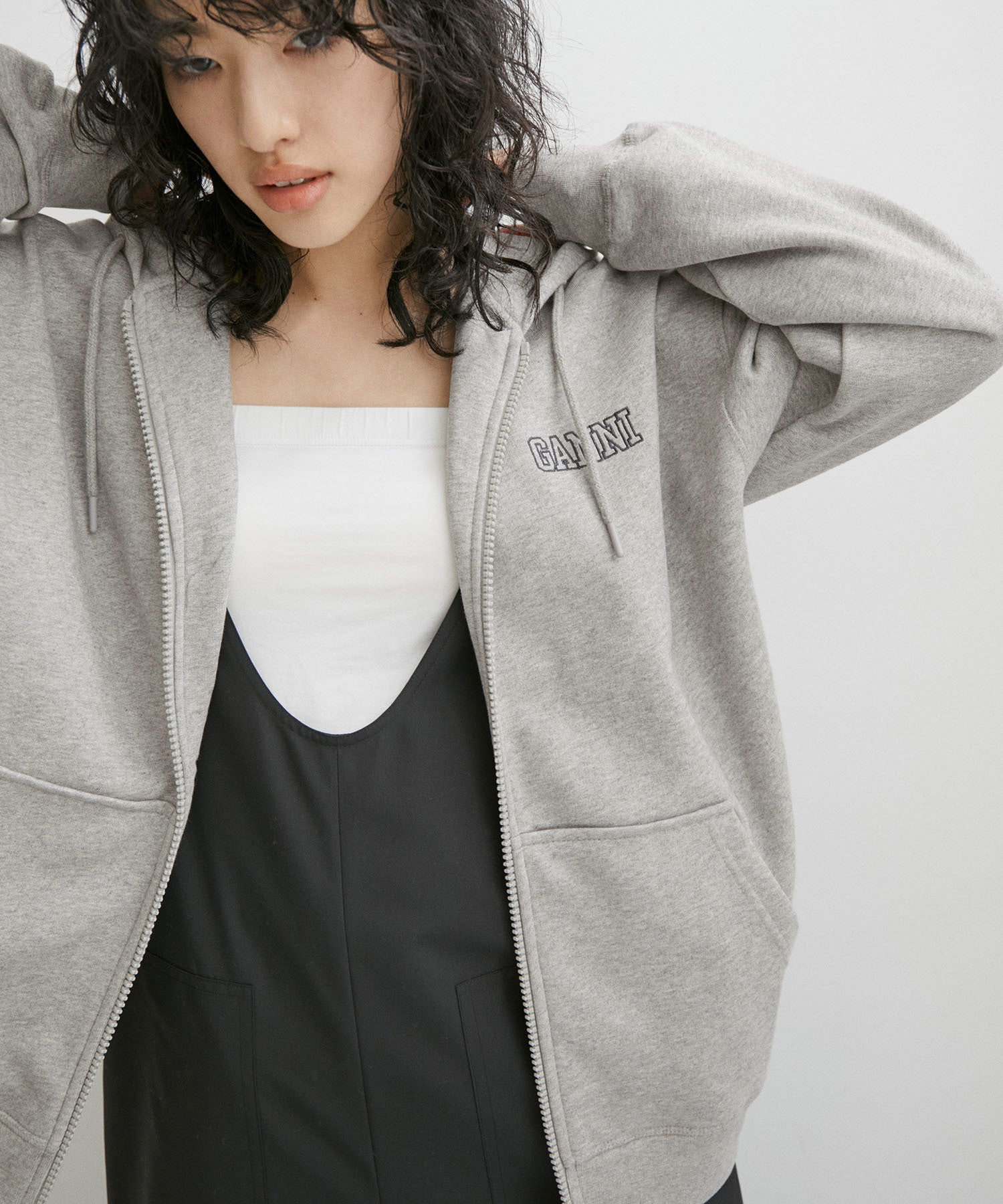 GANNI】OVERSIZED ZIP HOODIE ｜ ADAM ET ROPE' | アダムエロペ 公式サイト