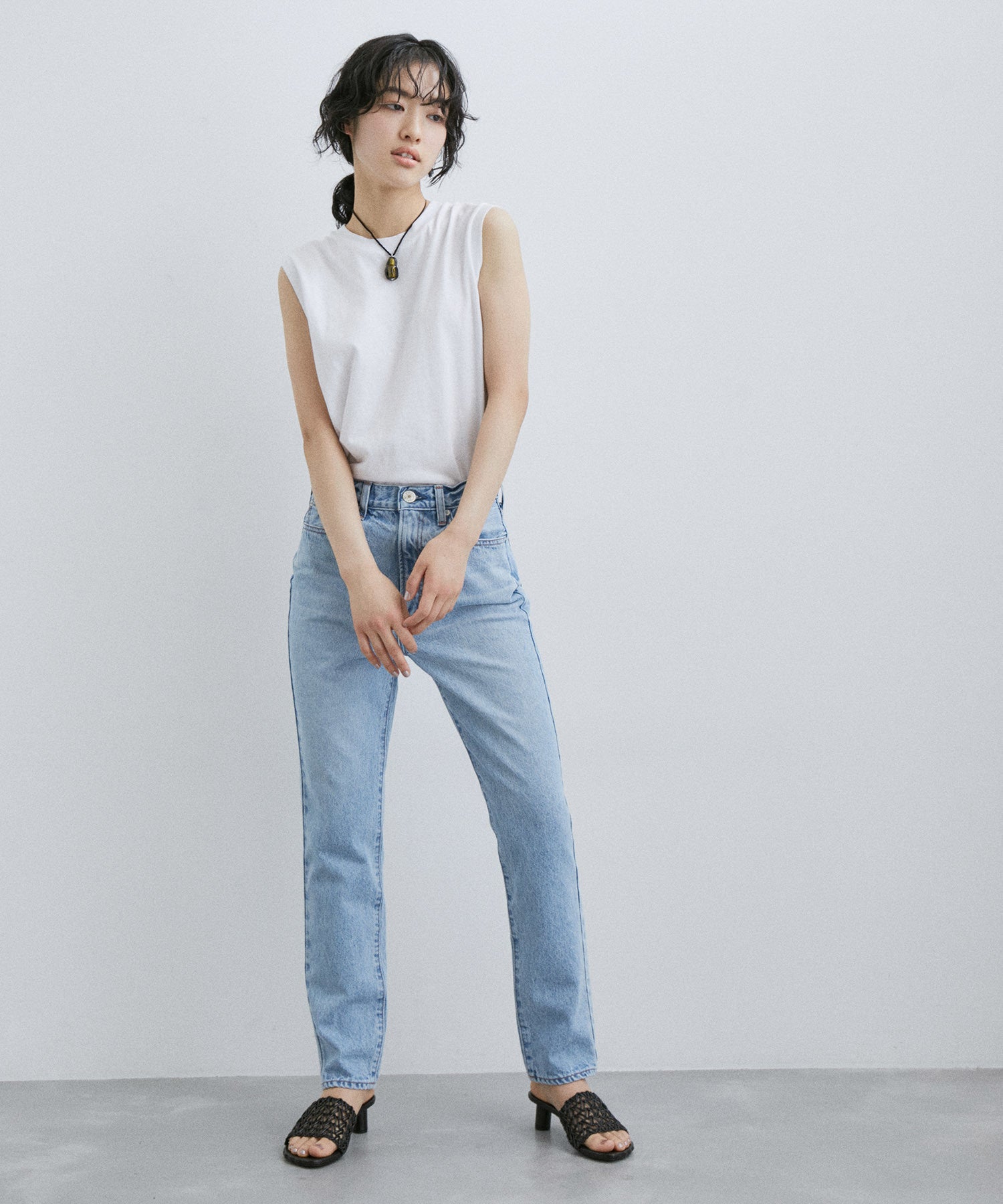 新品未使用NEEDBY JENNY FIT HIGHRISE STRAIGHT