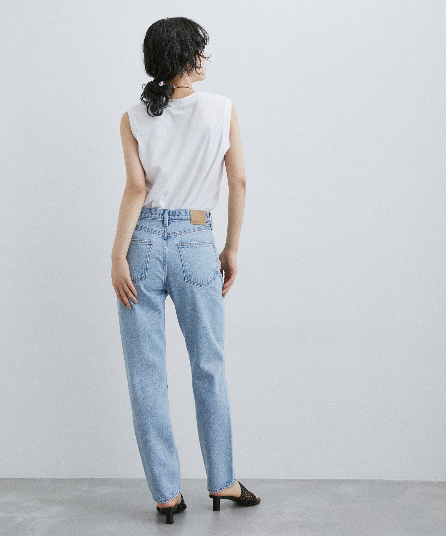 新品未使用NEEDBY JENNY FIT HIGHRISE STRAIGHT