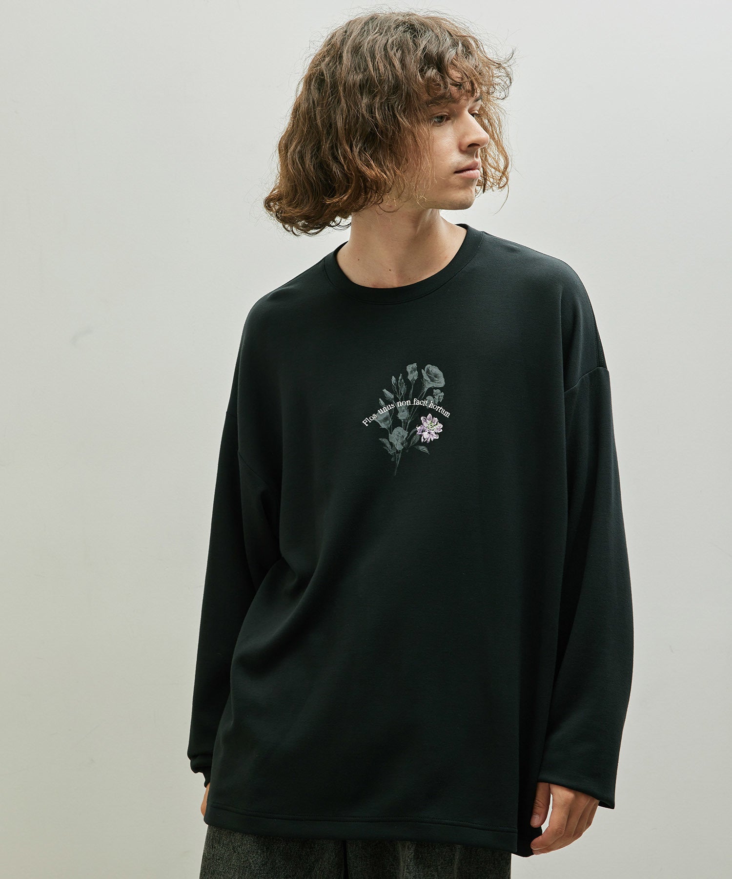 フラワー刺繍ロングスリーブTシャツ | JUNRed