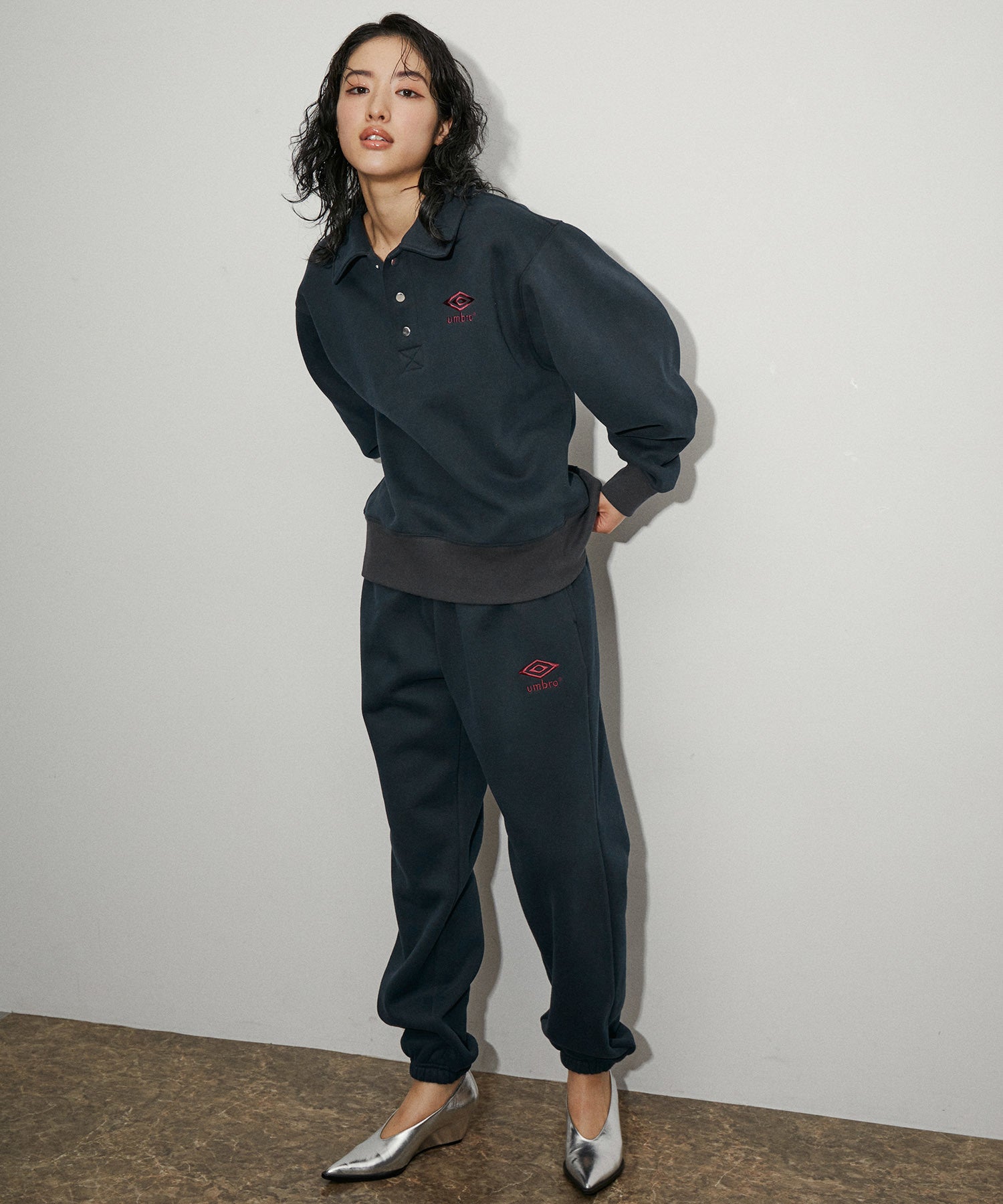 即完　UMBRO for ADAM ET ROPE’COLLARED SWEAT