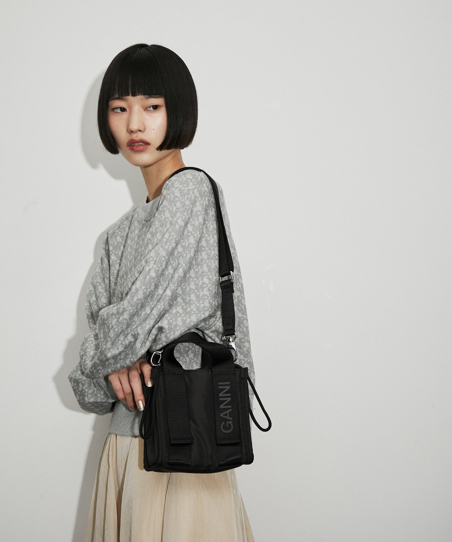 GANNI】Recycled tech Mini Tote ｜ ADAM ET ROPE' | アダムエロペ 