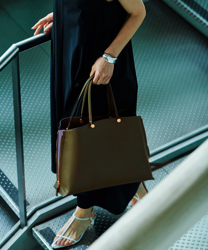 編集部がおすすめする40代女性に人気のバッグブランドは、ロペ エポールのY BAG Mediumプラス