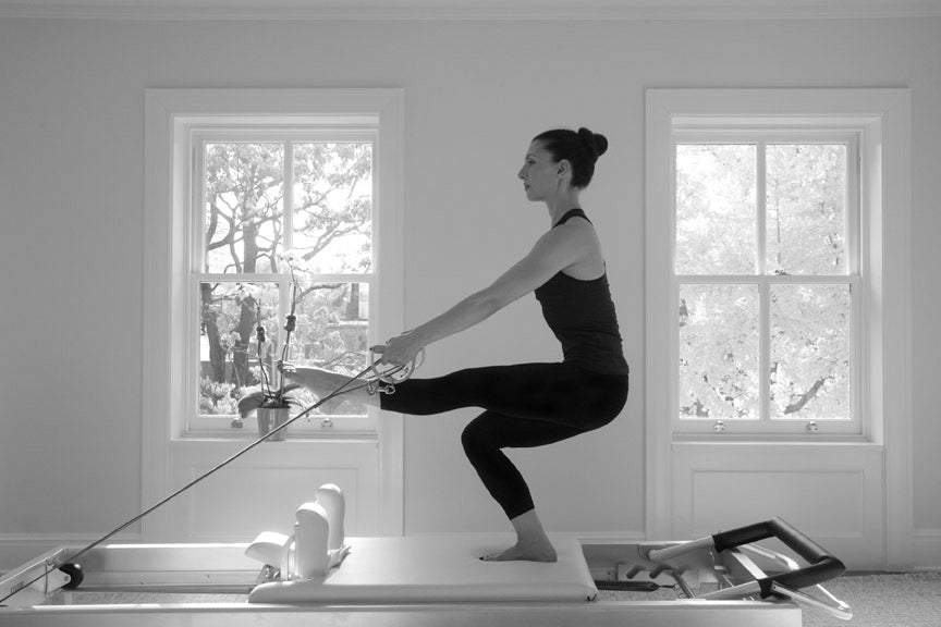 Gratz Gallery | Ilaria Cavagna performing the Russian Squats on the Universal Reformer