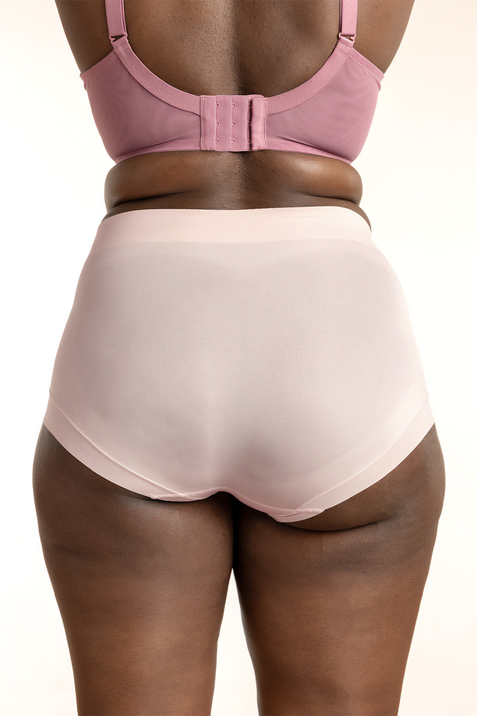 Understance Bubble High-Rise Boyshorts @Lynn wears Powder Pink in L- #color_powder-pink