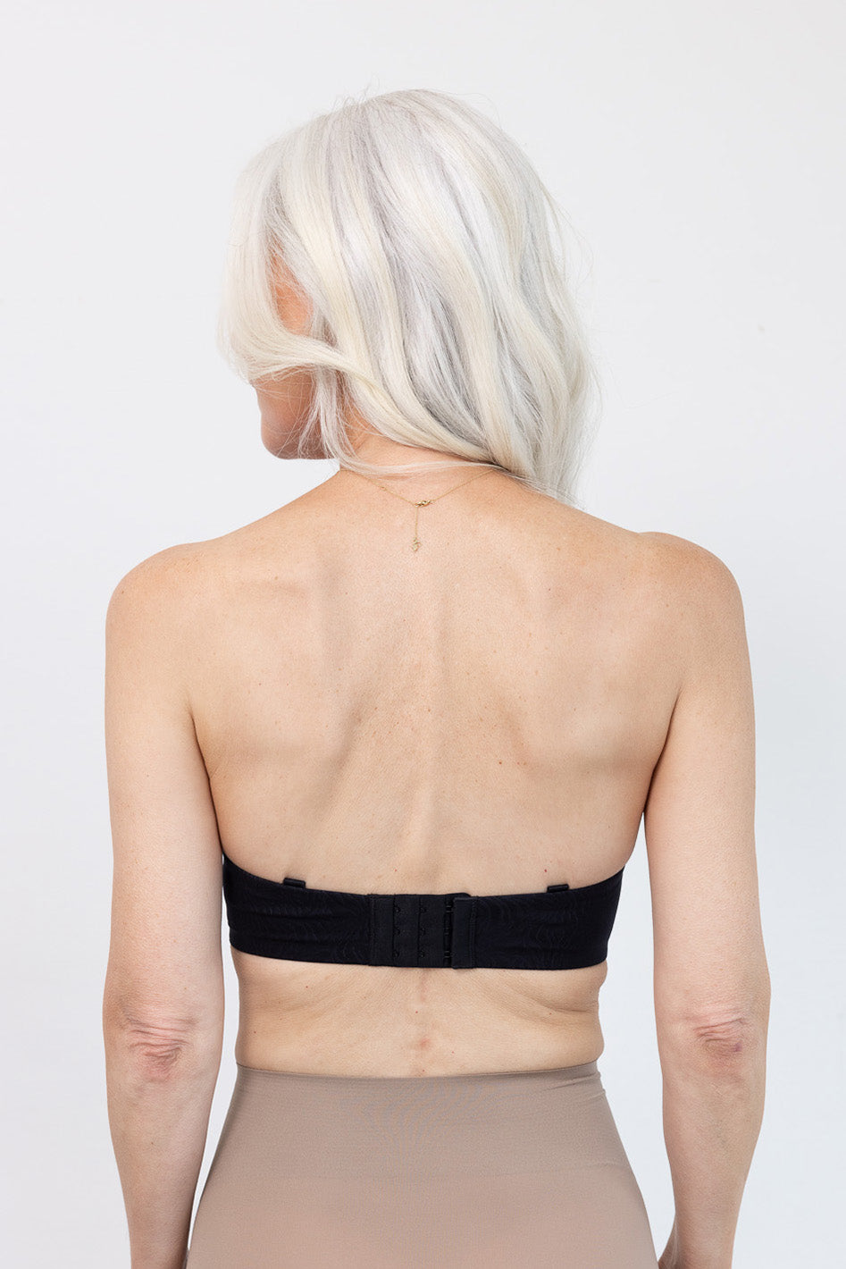 Understance Juno FlexWire Padded Strapless Bra @Rebecca wears Black in 32C - #color_black