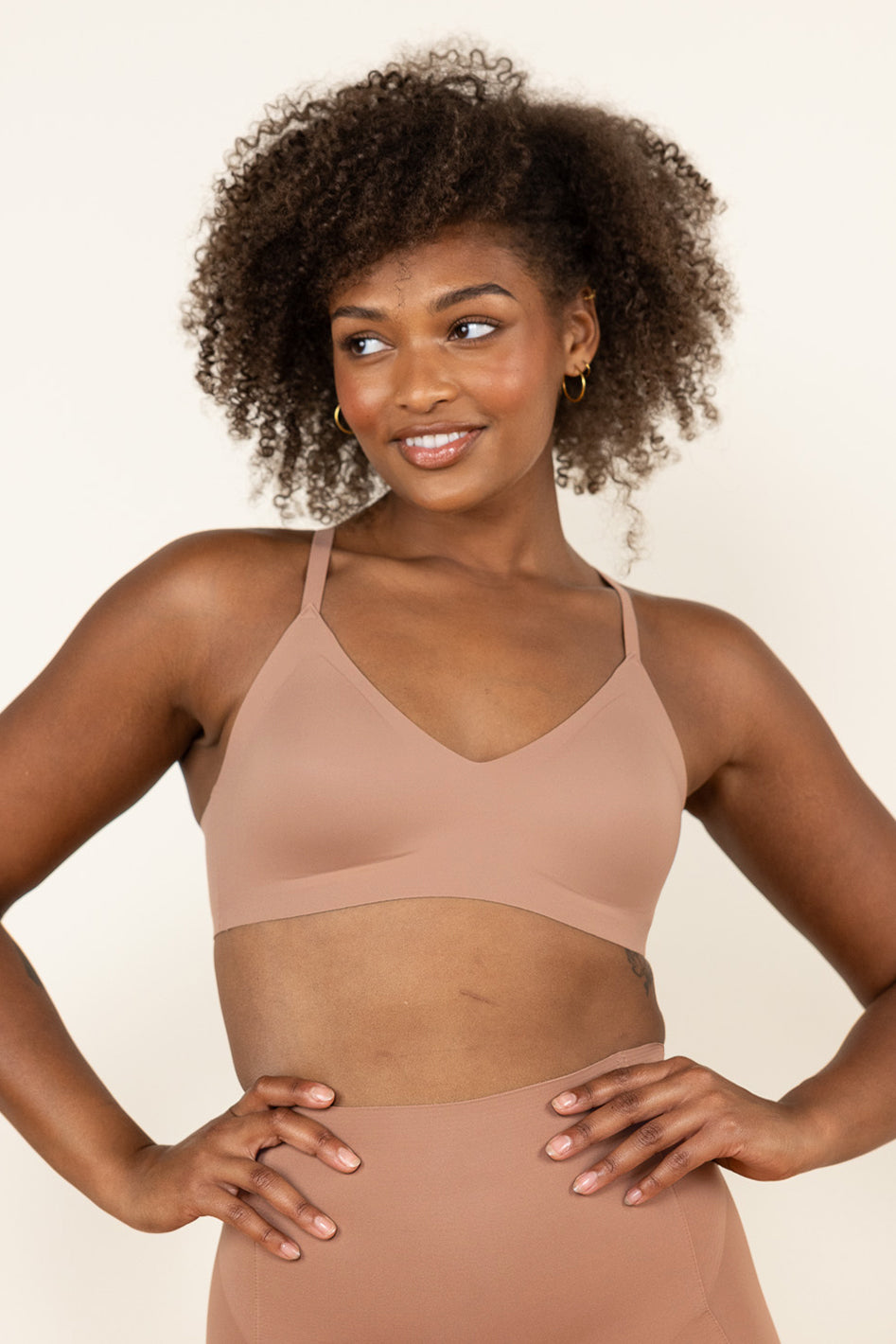 Understance Light 'n Free Wireless Racerback Pull-Over Bra @Khamisa wears Latte in 34A/B/C - #color_latte