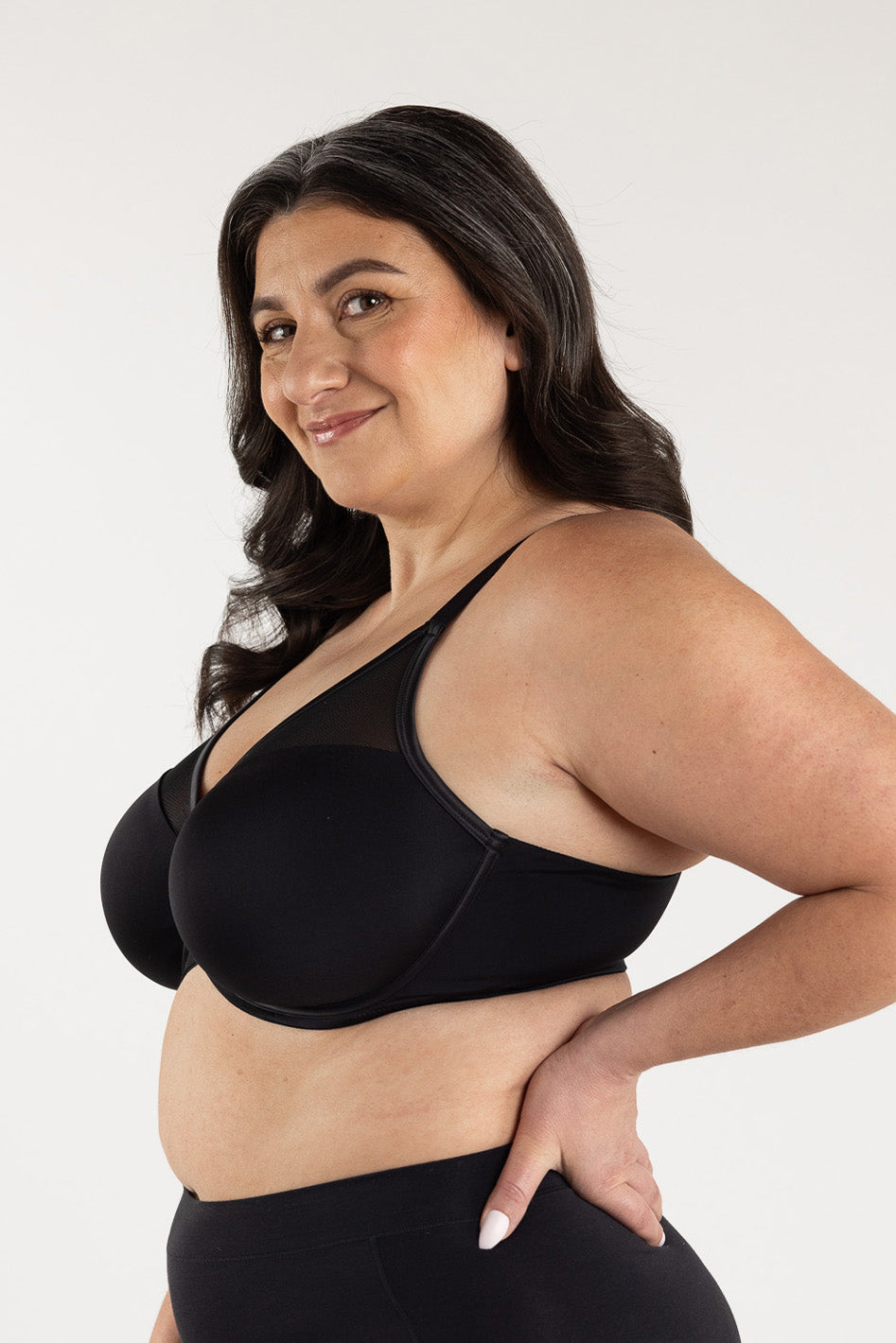 Understance Peek-Proof FlexWire Contour Plunge Bra @Christina wears Black in 36H - Underbust: 36", Leaning Bust: 44.5", Standing Bust: 43.5" #color_black