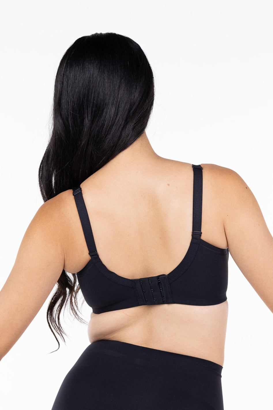 Understance Ivy Full Coverage Underwire Bra @Amy wears Black in 30G- #color_black