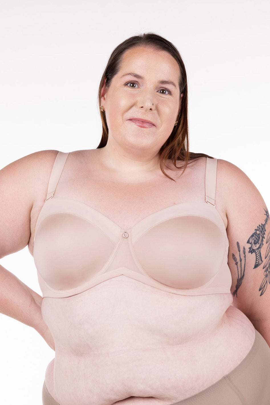 Understance Spacer Air Gemini FlexWire Unpadded Strapless Bra @Aimee wears Champagne in 44D - #color_champagne