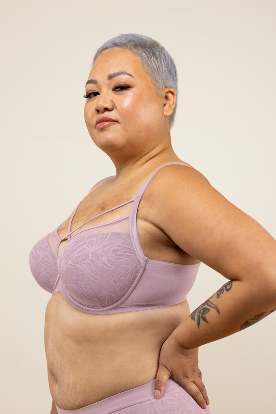 Understance Harper Smooth Lace FlexWire Strappy Soft Cup Bra (Eco) @Christi wears Elderberry in 38DD - Underbust: 28", Leaning Bust: 43", Standing Bust: 41" #color_elderberry