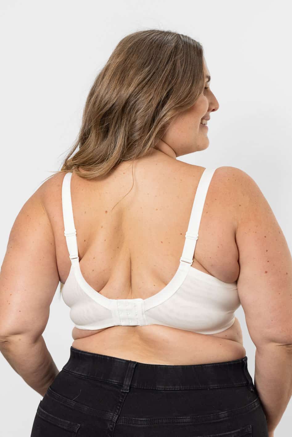 Understance Ivy Full Coverage Underwire Bra @Charlotte wears Cream in 42DD- #color_cream