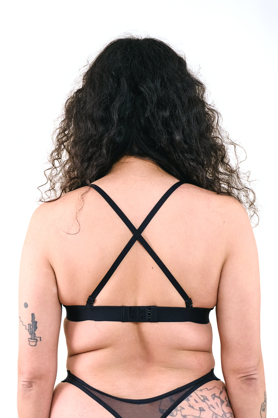 Understance Mac Wireless Unlined Mesh Bralette @Rachel wears Black in M (usually 36C)- #color_black