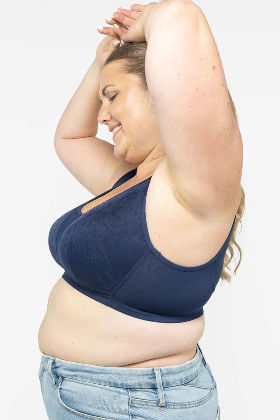 Understance Amber Smooth Lace Wireless Soft Cup Pullover Bra @Charlotte wears Navy Blue in 42DD - #color_navy-blue